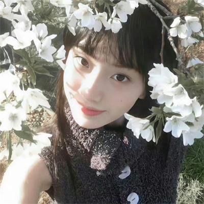 追梦的黎族女娃娃